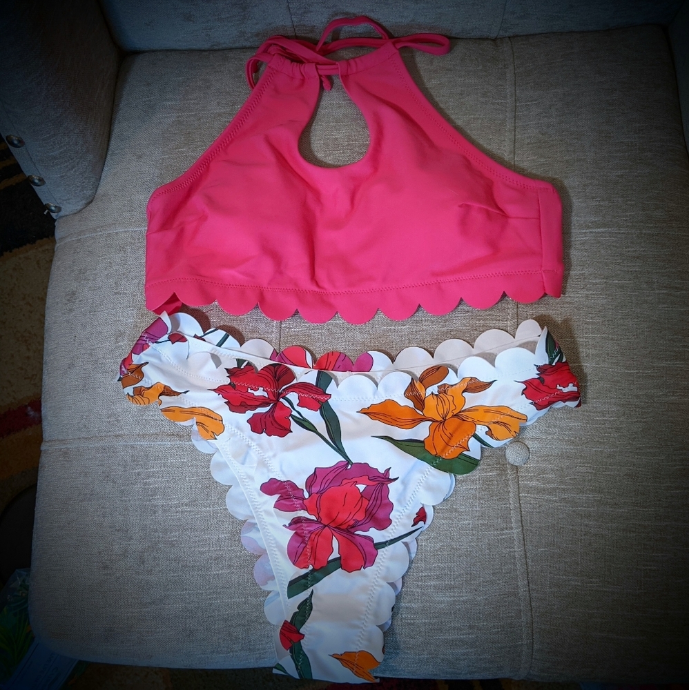 Cupshe Adele Scalloped Bikini